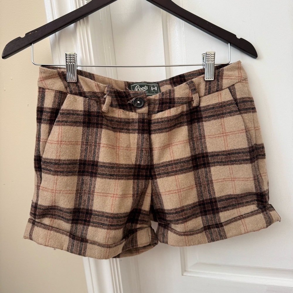 ROOTS Women's Wool Plaid Shorts - Tan and Black (US 4)